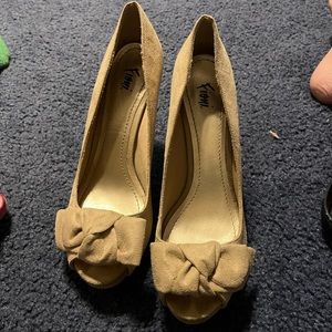 Tan bow heels